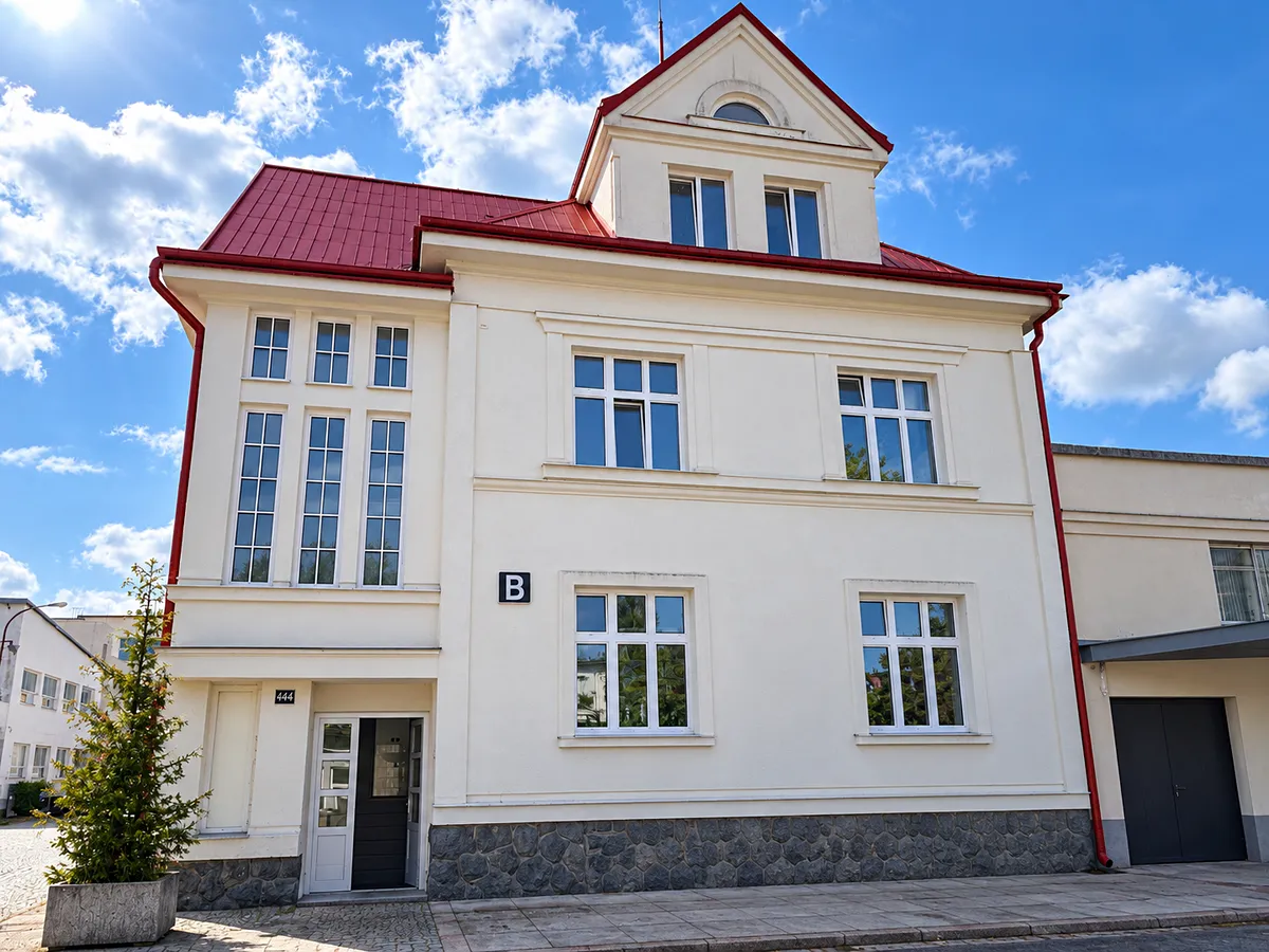 Pronájem skladového prostoru 300 m²